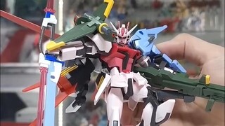 Bandai's latest EG Red Strike + backpack accessories