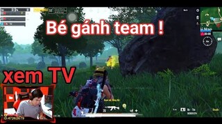 PUBG Mobile - Khi Nửa Map Vào Bootcamp | Bé Gánh Team Top 1 Cực Hay !