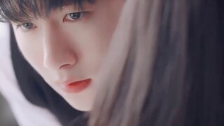 “เราคงพบกันไม่ได้อีกแล้ว สิ่งเดียวที่เขาฝากไว้ให้ฉันคือเสื้อ อ้อมกอด และฤดูร้อนที่นับไม่ถ้วน”