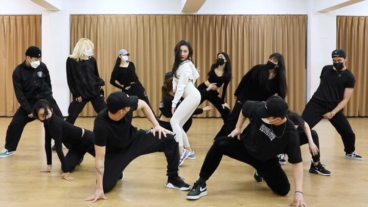 【SUNMI_Sunmi】Versi studio tari dari lagu baruku "TAIL" telah hadir, ayo bergoyang bersama