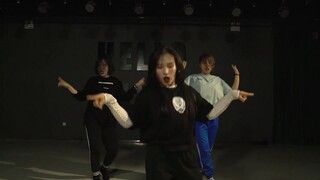 [Lớp học HELLO DANCE]Aung Choreo -Bad Guy