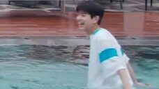 [Stray Kids/Kim Seung Min] บันทึกน้องหมาผมสั้นสุดน่ารักเล่นน้ำ