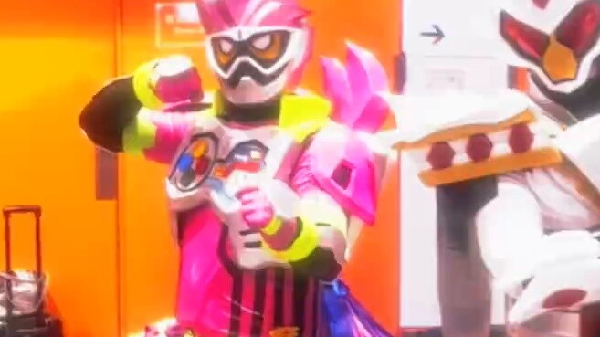 The Super! E! Cake King You Haven't Seen at Comic-Con!