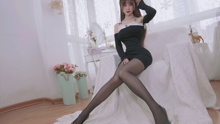 [Little Deer] The ultimate experience in vertical version! Stiletto heels, black stockings and short