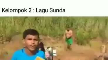 ketika tugas di suruh nyanyi lagu daerah