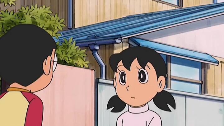 Nobita menggunakan sepotong permen karet ajaib untuk mencicipi makanan lezat di mulut semua orang