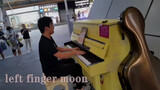 Thần khúc nổi tiếng "Tay trái chỉ trăng" phiên bản Piano đường phố
