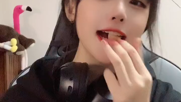 【TIKTOK】Eksklusif untuk gadis internet @i_am_young22 3