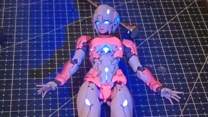Cyber Succubus Glowing Version What kind of guy actually made a glowing Arcee!!!
