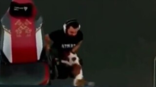 Ketika Lagi main FIFA tapi punya anjing