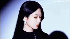 Điên cuồng chê đôi mắt của người đẹp quá gợi cảm, Dương Tử