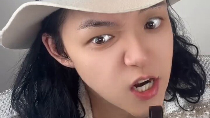 ครั้งหนึ่งฉันเคยสนิทสนมกับไมเคิล แจ็กสัน ไอดอลของฉันมาก ฉันเก็บเรื่องนี้เป็นความลับไว้ในใจมาเป็นเวลา