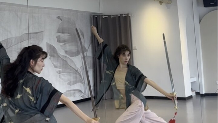 รำดาบ "ดอกเดียว ดาบเดียว" เหมาะกับสาวๆ สะท้อนการสอนช้าๆ