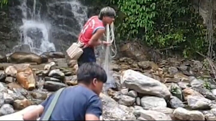 Cast Netting in Nepal | Himalayan trout Fishing with Handmade Cast Net |