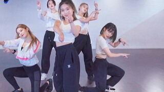 สตูดิโอเต้นรำคนต่างด้าว丨การเต้นเพลงจีน丨หัวใจของสาวโรแมนติกในฤดูใบไม้ผลิ丨7senses-Crazy for you