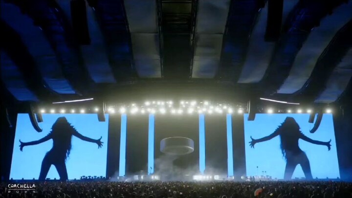 LISA COACHELLA WEEK 2 PERFORMANCE!