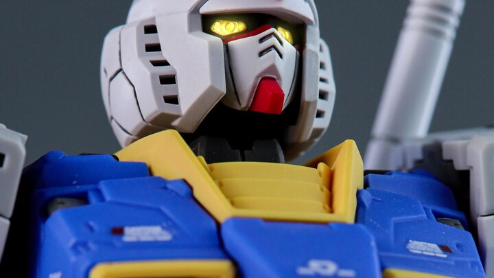 Menurutku, dia sangat tampan! Bandai RG Gundam Asli 2.0 RX-78-2