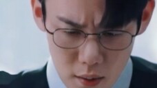 I am dying of laughter!! An emoticon caught Bai Siyan off guard and he took off his reading glasses