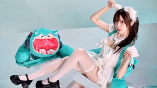 沃趣！是初音未来！好大的猫嘴^･֊･^ ੭