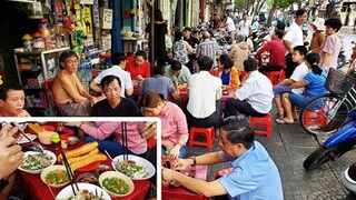 Quán Hủ Tiếu Mì Cá 70 năm, người đứng chờ chỗ, kẻ ăn không kịp xỉa răng phải đi ngay