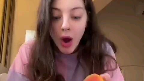 How to eat Papaya 🤣