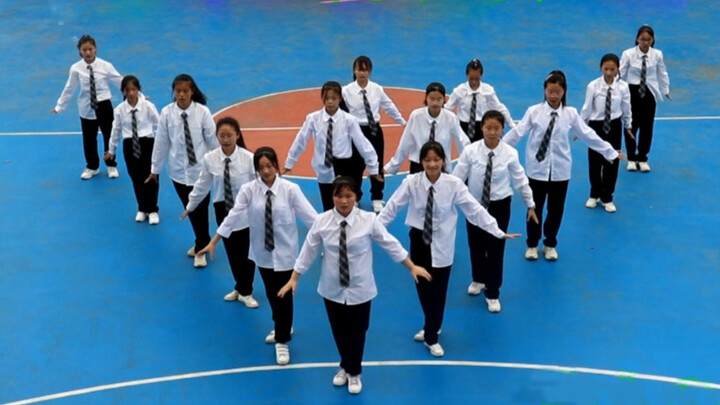 Sekolah Danlongsi. ROCK daring SMP! Dance cover "We Rock"!
