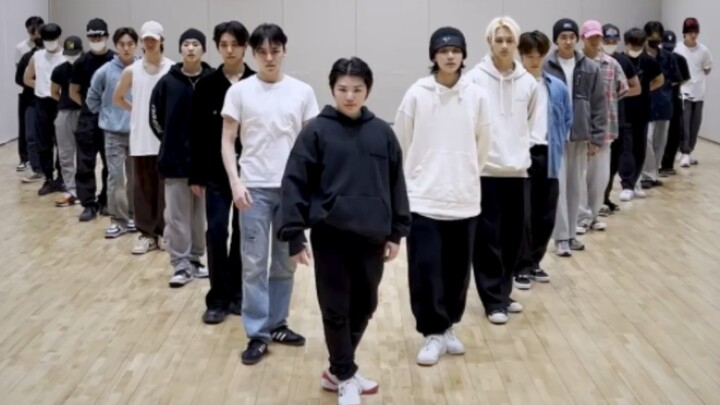 Phòng tập "Don Quixote (Gold Disc ver.)" của SEVENTEEN đã được tiết lộ!