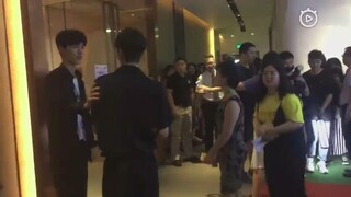 【Bo Xiao】The staff's comments after the recording: I just asked you guys to fight or not... two funn