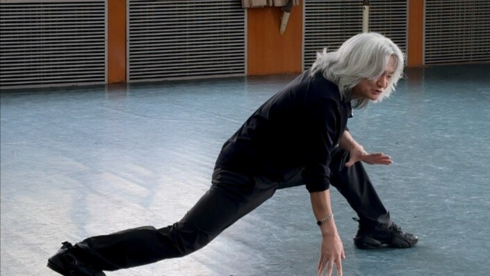 ประสบการณ์การเรียนรู้แบบเข้มข้นในชั้นเรียนของครูวัย 67 ปีจาก Beijing Dance Academy