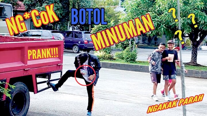 GAK WAR4S!!! PRANK NG0C0K BOTOL DI TEMPAT UMUM!!! - PRANK INDONESIA.