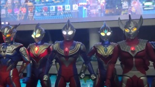 Saat Anda menyalakan 17 SHF Ultraman sekaligus sungguh keren!