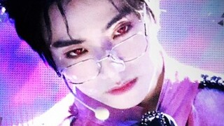 [Instantly addictive] Sexy! Yandere! Vampire! Li Zhenning, this Chinese idol, is killing it on stage