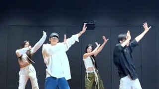 I absolutely love these Kpop dance challenges!