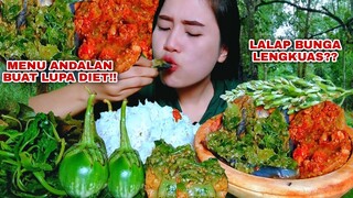 MUKBANG LALAPAN MENTAH BUNGA LENGKUAS, DAUN JAMBU METE, TERONG RAWIT PENYET #mukbanglalapanmentah