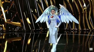 Thùy Tiên trình diễn trang phục dân tộc Thiên thần xanh tại Miss Grand International 2021
