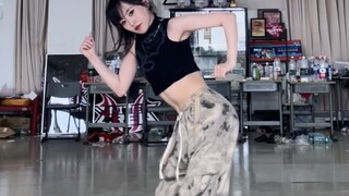 ดาราสาวแถวหน้าของวงการ Kpop กลับมาแล้ว... เพลงใหม่ของ Lisa อย่าง Rockstar เป็นการคัฟเวอร์ที่รวดเร็ว