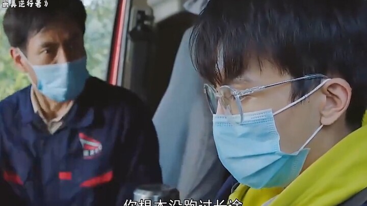 小伙B证七年驾龄，谁料货车下坡却挂空挡，老师傅见状瞬间慌了