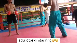 adu jotos antar siswa di atas ring😬😬