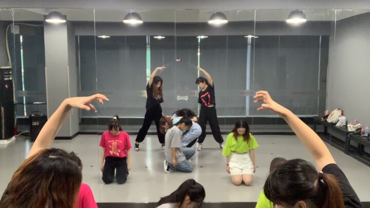 Youth With You 2 Lion cover dance practice room seven people full version cover dance I like Lion!!