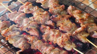 หมูปิ้งสูตรโบราณหมักกะทิ นุ่มหอม  /Char Grilled pork on the stick with coconut milk dressing