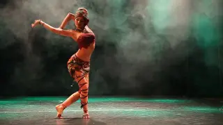 Kiểm soát cơ thể đáng kinh ngạc, người phụ nữ xinh đẹp, vũ công tuyệt vời Shemakhinskaya Bayaderka F