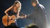 RARE! Taylor Swift and Johnny Rzeznik of the Goo Goo Dolls sing "Iris"