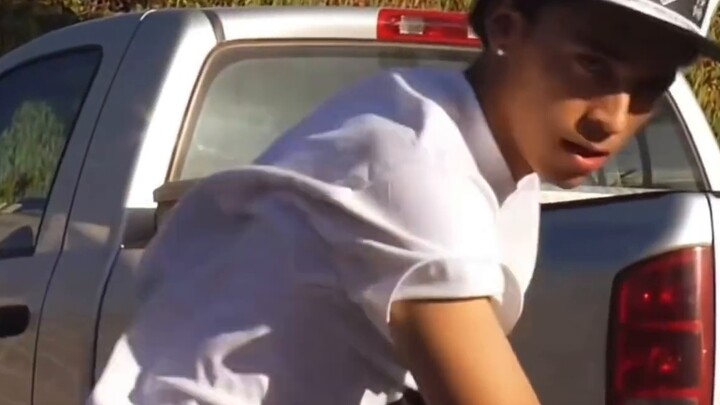 Nyjah Huston แข็งแกร่งแค่ไหนเมื่อเดรดล็อคของเขาค่อยๆ หายไป!