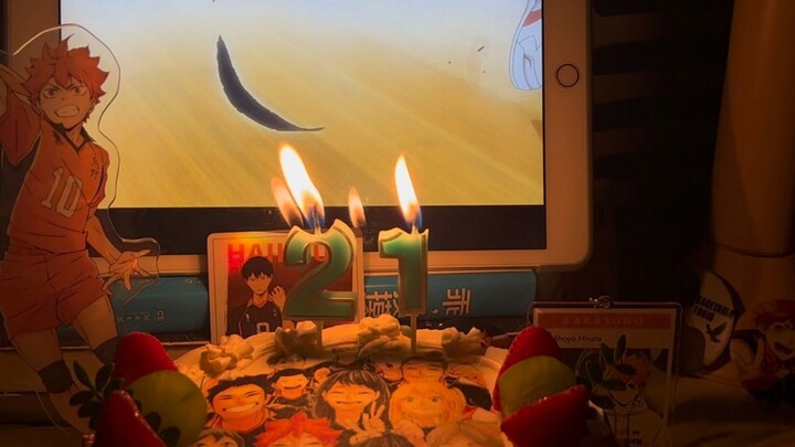 Hinata helps me blow out the candles, Thai pants are hot! ! !