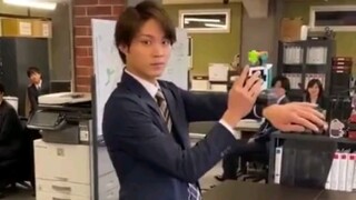 [Yuto Isomura] เจ้าชายน้อยแปลงร่างเป็น Kamen Rider Necrom ในกองถ่าย!