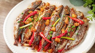 Kho CÁ NỤC với ỚT đi, không cay mà lại bán đi hết mùi tanh thật kì diệu | Chili Caramelized fish