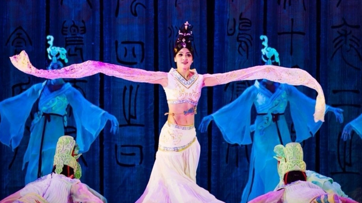 【Beautiful Woman Dance】Tang Shiyi เวอร์ชั่น 2013||หุ่นเหมือนมังกรว่ายน้ำ แขนเสื้อเหมือนนีออนบริสุทธิ