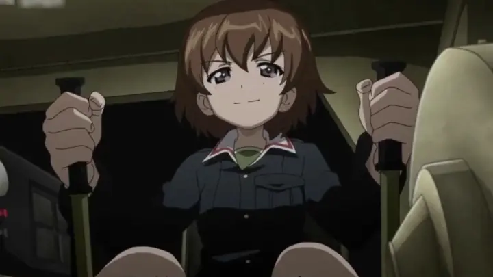 Girl Crush Racing Tanks In The Cinema Bilibili