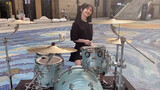 A girl plays drum with "Hand Clap"