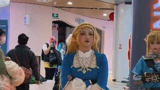 Zelda yang telah terperangkap selama 100 tahun, menarikan Pixiu untuk Link